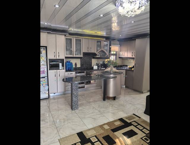2 BEDROOM TOWNHOUSE FOR SALE IN BELLAIR